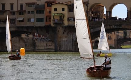 I Dinghy 12 in regata sull'Arno
