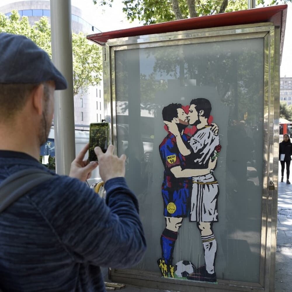 TvBoy in mostra a Barcellona con "Baci proibiti"