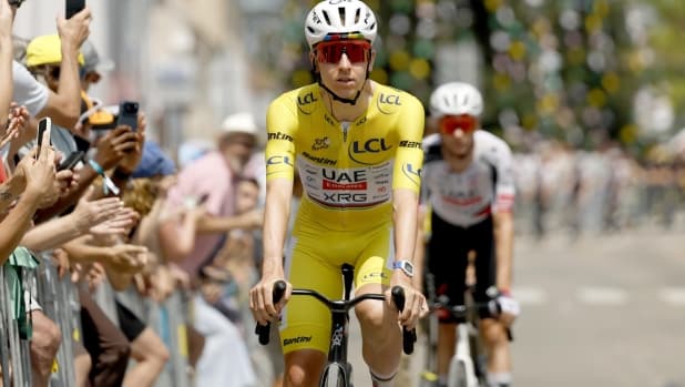 Polemiche al Tour: controlli antidoping per Pogacar e Vingegaard in piena notte, rabbia dei team