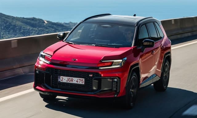 Toyota Rav4 plug-in Awd-i GR Sport: pregi e difetti del nuovo Suv ibrido