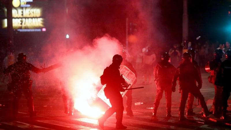 Scontri in Serbia, l’italiano Alessio Laterza tra i 114 arrestati. Il Pd: allarme stretta autoritaria