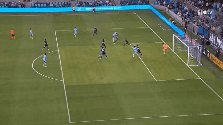 È già il gol dell'anno? Rabona eccezionale in Mls: guarda la rete di Pereyra