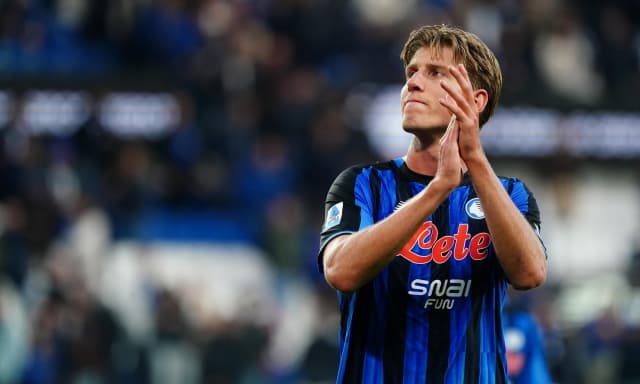 Le partite di oggi: occhi su Frosinone-Lecce e Fiorentina-Atalanta. Poi Copa del Rey e Carabao Cup
