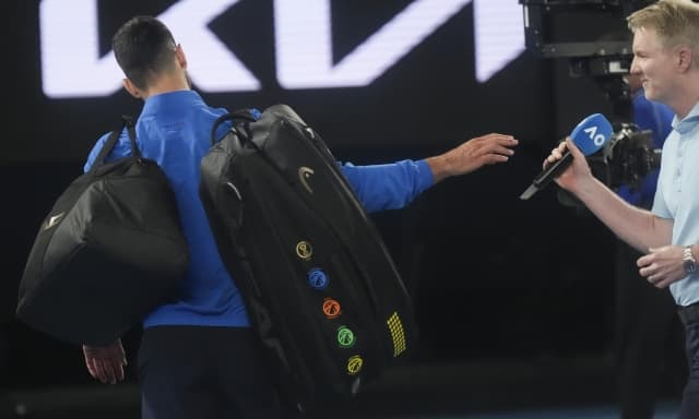 Djokovic "caso nazionale" in Australia. E arrivano le scuse del giornalista: "Ho sbagliato"