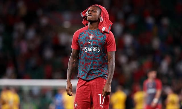 C'era una volta CR... 7. Il tempo di lasciare il ritiro e il Portogallo dà la maglia numero 7 a Leao
