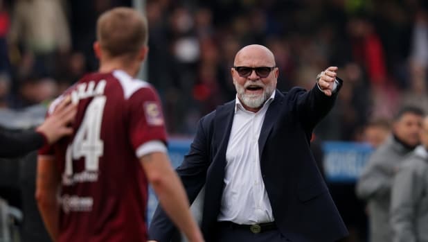 Crotone-Salernitana, il pronostico: Cosmi per lo scatto, i calabresi per azzerare la penalità