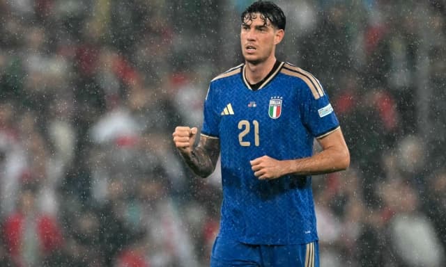 Bastoni ci ride su: "Visto com'è andata in passato non va chiesto a me come affrontare Dembélé e Doué"