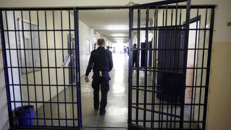 Resta in carcere a 80 anni: “È un narcos, fa uso di cocaina, non si è ravveduto: no ai domiciliari”
