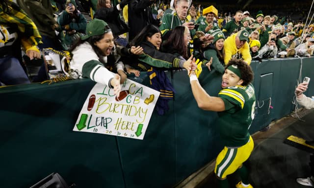 Watson salva Green Bay contro Carolina: dall'ospedale alla presa decisiva