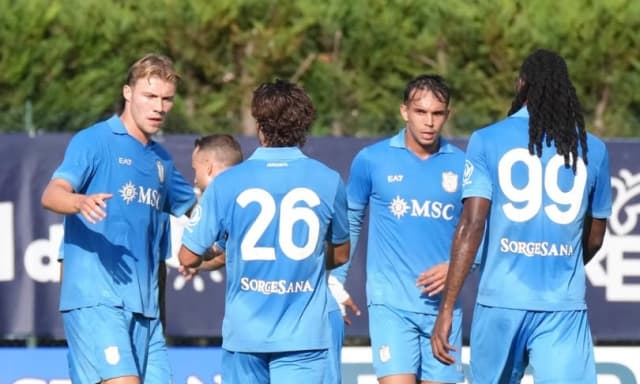 Hojlund e Giovane a segno, buoni progressi per il Napoli: 2-0 alla Carrarese in amichevole