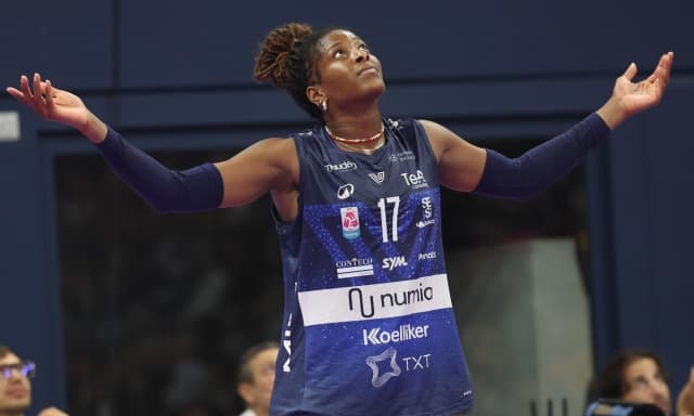 Sylla, ufficiale l'addio a Milano. L'azzurra vola a Istanbul, biennale con il Galatasaray