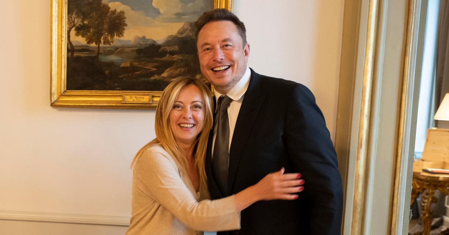 Meloni, il premio ricevuto da Musk e il riavvicinamento a Trump