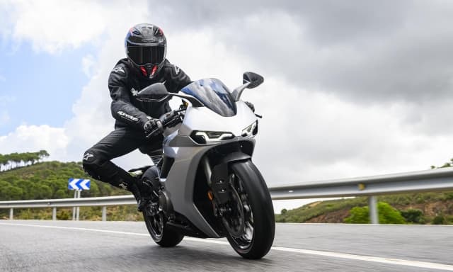Norton Manx R: sulla sportiva premium da 209 Cv ma senza alette