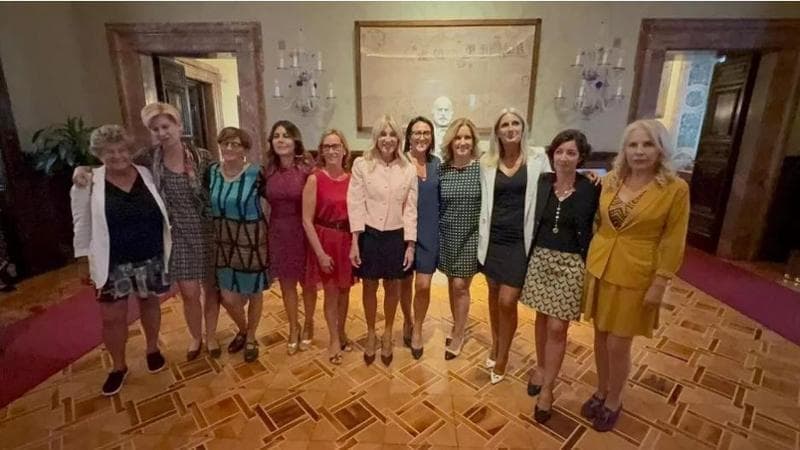 Senatrici in minigonna anti Tajani. E Vannacci provoca: meglio senza