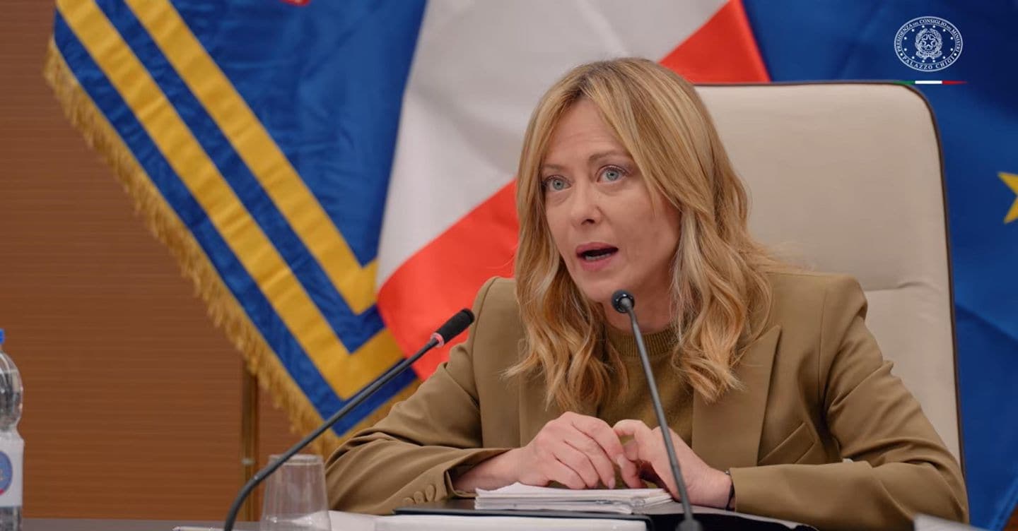 Venezuela, Meloni: «No alla forza ma azione difensiva legittima». Opposizioni contro l’attacco