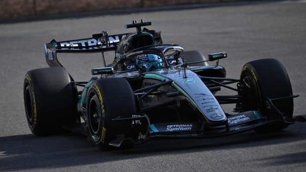 LIVE F1 Baku: Russell in testa su Piastri. Verstappen 3° con Hadjar vicino. Leclerc 5°, Antonelli 9°