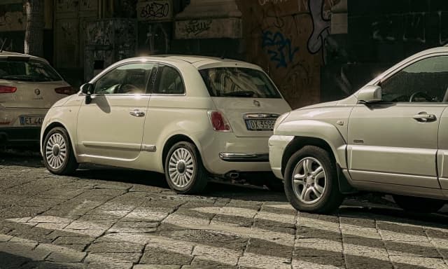 A Milano spariranno 28 mila parcheggi per colpa dei Suv
