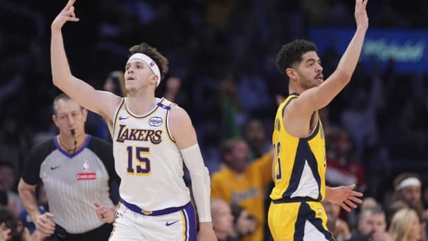 Lakers, niente LeBron e niente Doncic? Reaves ne fa 45. Dallas vince ma si rompe Davis