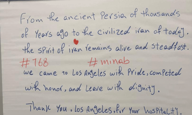 Il messaggio scritto dagli iraniani nello spogliatoio: "Venuti con orgoglio, partiamo con dignità"