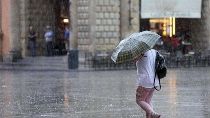 Previsioni meteo, ultimi giorni di caldo anomalo: l’Italia volta pagina, in arrivo piogge e fresco