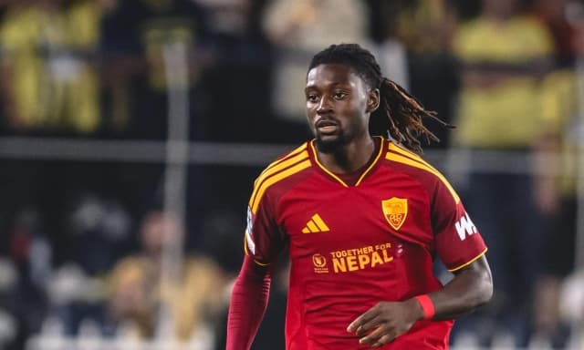 Roma, infortunio per Koné: sostituito dopo 17' contro il Real
