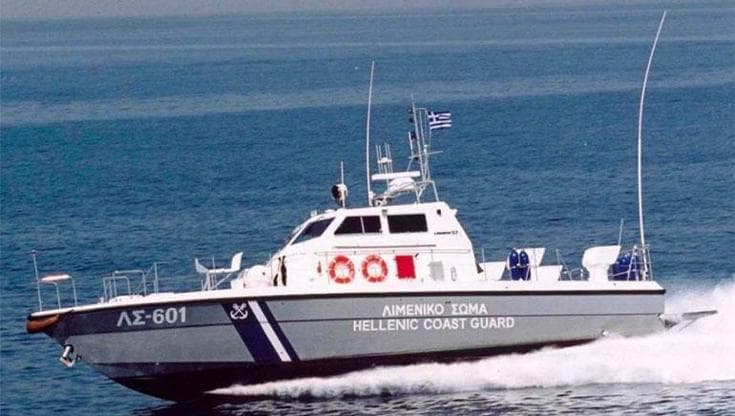 Tragedia in Grecia, turista di Parma cade dalla barca a vela e muore davanti al compagno