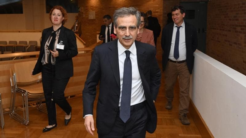 Mps, l'assemblea boccia la fusione con Mediobanca. Lovaglio: “Da Intesa cambio di rotta”