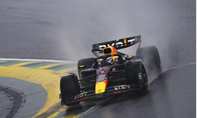 Sepang bagnata? Da Max a Lewis e Lando: gli specialisti. Ma anche Antonelli sa come si fa...