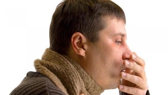 Febbre e tosse persistenti, può essere polmonite?