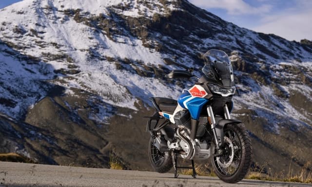 Moto Guzzi Stelvio Duecento Tributo, la maxienduro nata per il passo