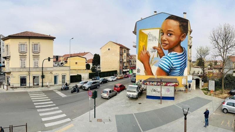 “Era meglio una bianca”, attacco razzista allo street artist Rosk