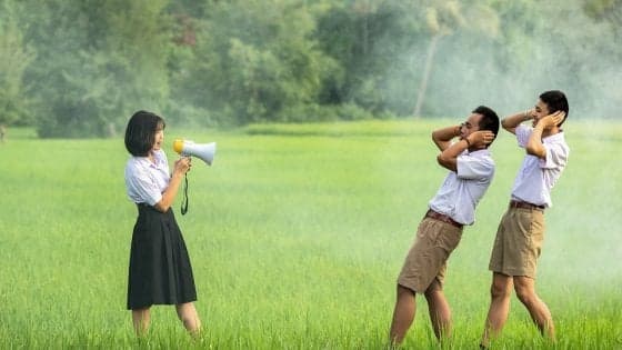 Il raro caso di una donna incapace di sentire le voci maschili
