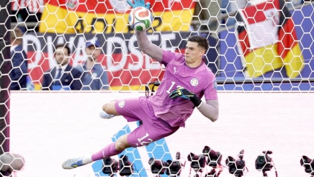 Dai sacrifici per il figlio malato ad eroe Mondiale: chi è Gill, il pararigori che ha zittito la Germania e Chilavert