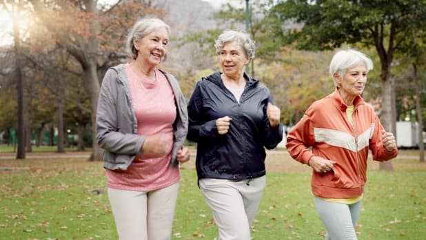 Per gli over 60 la camminata non basta per stare in salute: ecco l'allenamento suggerito
