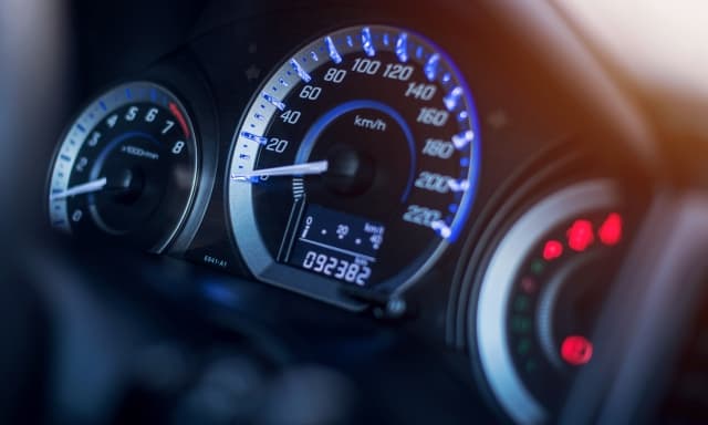 Auto usate e truffa del contachilometri: quanto incide sul prezzo e come prevenirla