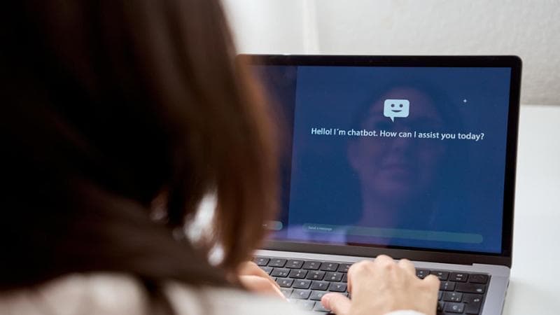 Sviluppa dipendenza dall’Ia, ragazza in cura all’Asl: “Algoritmo unico orizzonte di riferimento”