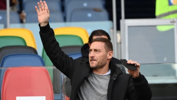 Totti compie 50 anni, arrivano gli auguri di Infantino: "Per Roma sei più di un re"