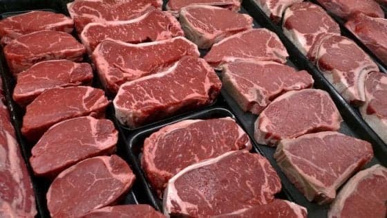 "La carne rossa non è così dannosa".  Ma servono studi sulle popolazioni a rischio