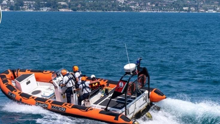 Sbalzato in mare dal gommone, ragazzo disperso al largo di Portovenere, ricerche su tutta la costa