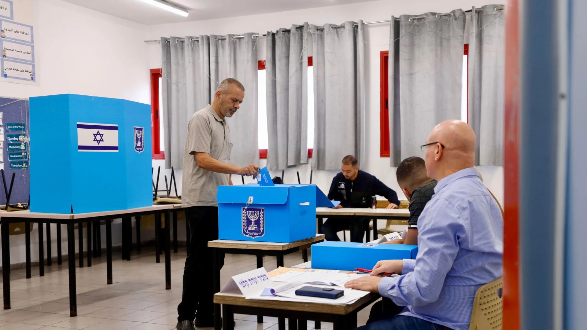 Elezioni in Israele: Netanyahu rischia il governo, affluenza in crescita e sfida con Eisenkot
