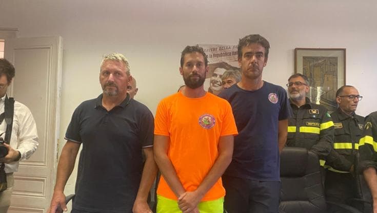 Bimbo scomparso, la polizia: “Abbiamo risolto anche grazie al testimone”. E lui “Torchiato per bene”