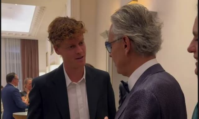 Sinner presenta la sua fondazione: da Bocelli a Coulthard, quanti vip a Milano