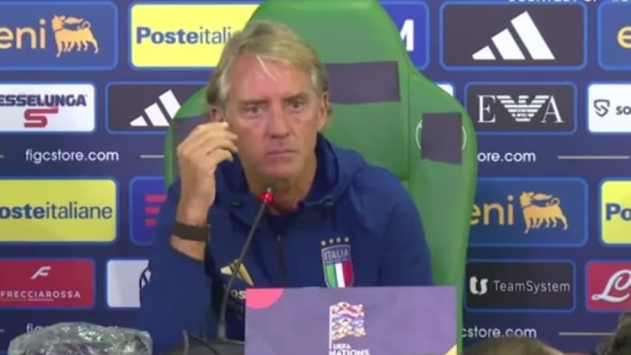 Perché l’Italia non riesce più a rialzarsi? Mancini tira in ballo Totti e Del Piero