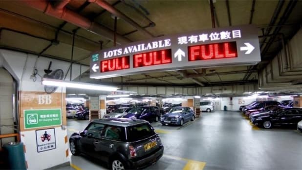 Quando il parcheggio costa più di una villa: i posti auto da capogiro