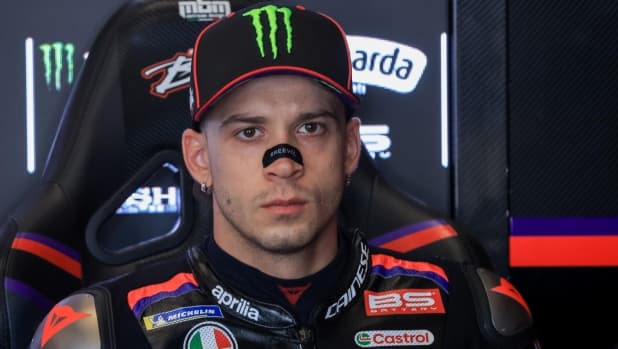 L'ad Aprilia: "Bezzecchi ha passato la notte in bianco. Gesto intollerabile, ci scusiamo pure noi"