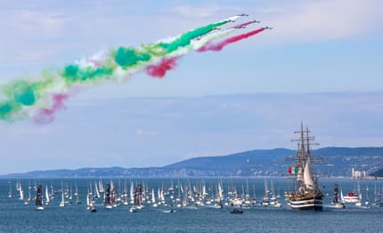 Il grande abbraccio di Trieste a Nave Vespucci