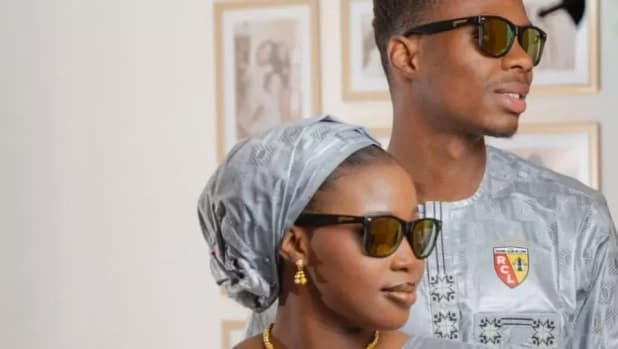 Sangaré pensa al Lens anche durante il matrimonio: si sposa con il logo del club sulla giacca