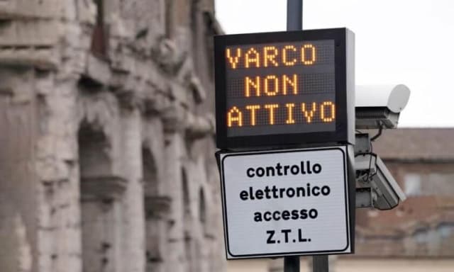 Ztl Roma: in 48 ore incassati 200mila euro per i pass auto elettriche