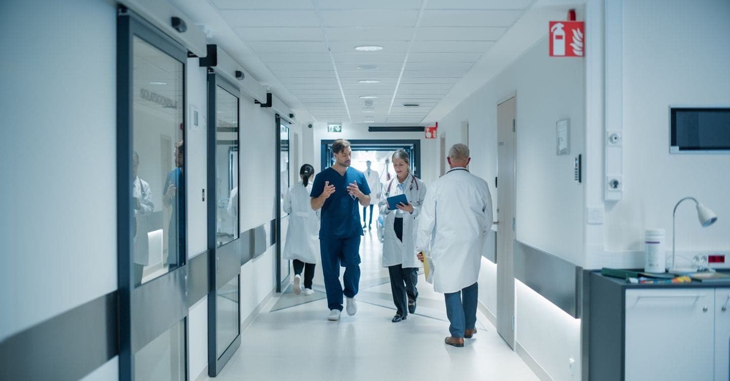 Per i medici spunta una nuova proroga per restare a lavoro fino a 72 anni, «ma senza fare i primari»