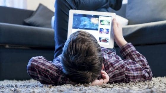 Bambini sedentari, colpa di pc e smartphone